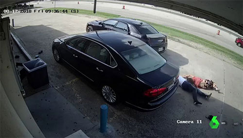 Brutal robo en Texas grabado por una cámara de seguridad de una gasolinera